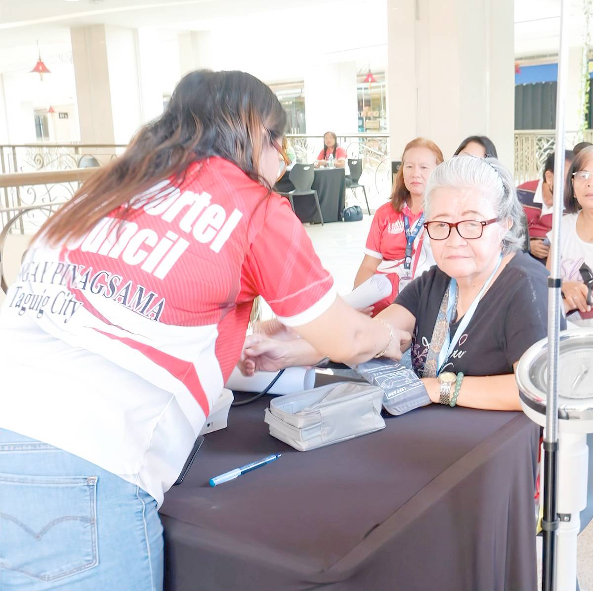 VOLUNTEER measures the blood pressure of a senior citizen at Megaworld Foundations’ Hope for Health Medical Mission 2024 at the Venice Mall, McKinley Hill, Taguig City.
